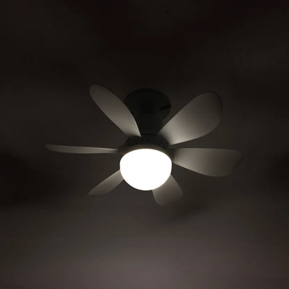Ventilador de techo blanco con luz LED integrada y 6 aspas de diseño moderno para interiores.