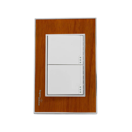 Interruptor de luz doble Superátomo con placa efecto madera y marco cromado para instalaciones eléctricas de hogar