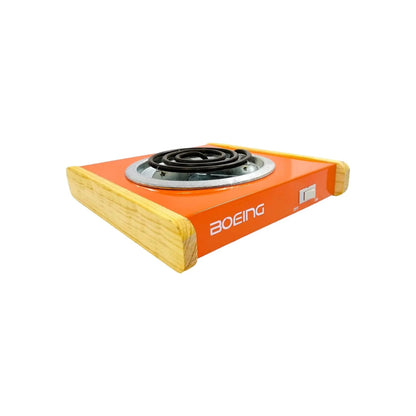 Parrilla eléctrica Boeing de un quemador, base naranja y laterales de madera clara, ideal para calentar alimentos portátil.