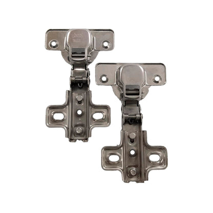 Par de bisagras bidimensionales para puerta de gabinete, metálicas con acabado plateado, ideales para muebles de cocina.