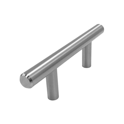 Jaladera de barra recta de acero con acabado níquel satinado para muebles y cajones.