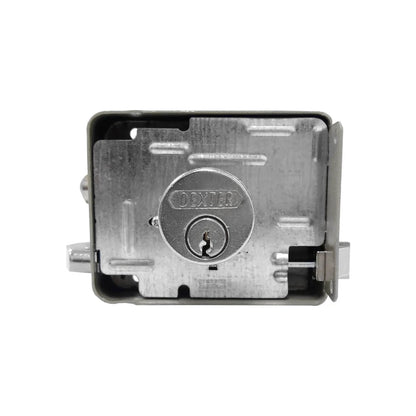 Mecanismo de cerradura Dexter metálico plateado, cilindro con llave y bulones internos.