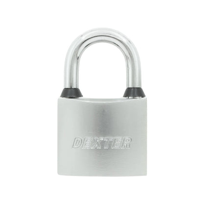 Candado de seguridad Dexter 50mm plateado con cuerpo metálico y gancho corto de acero, para asegurar puertas y rejas.