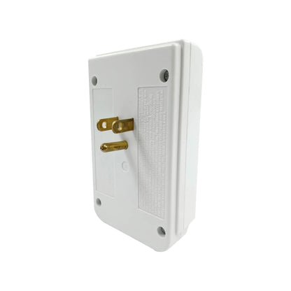 Adaptador de enchufe eléctrico blanco de 3 clavijas para tomacorriente de pared.