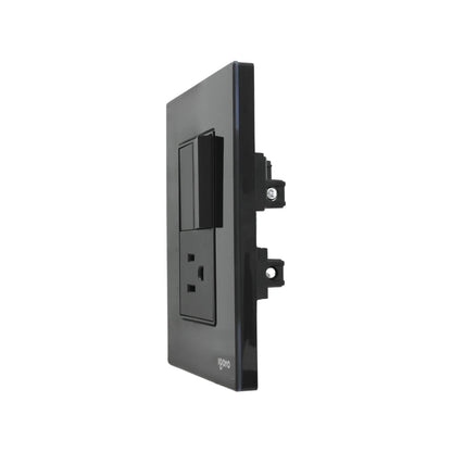 Placa eléctrica Igoto negra con 1 apagador y 1 contacto de corriente para pared