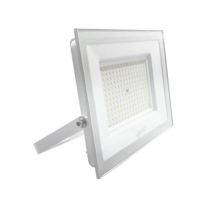 Reflector LED Igoto blanco 150W, con soporte ajustable, ideal para iluminación exterior y de seguridad.