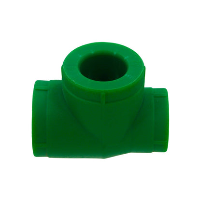 Tee PPR verde para conexiones de tuberías de agua. Accesorio de plomería y fontanería.
