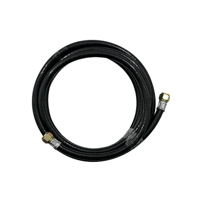 Manguera de compresora PVC negra 1/4" x 5m enrollada, con conectores metálicos en los extremos