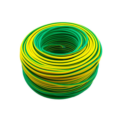 Cable eléctrico bicolor verde y amarillo enrollado, ideal para instalaciones de tierra física y seguridad.