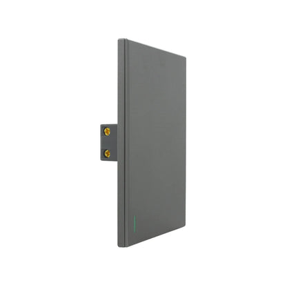 Interruptor de pared gris moderno con indicador LED verde y diseño minimalista para instalaciones eléctricas.